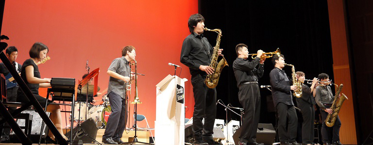 三塚知貴＆Burnin’ Notes Jazz Ensemble